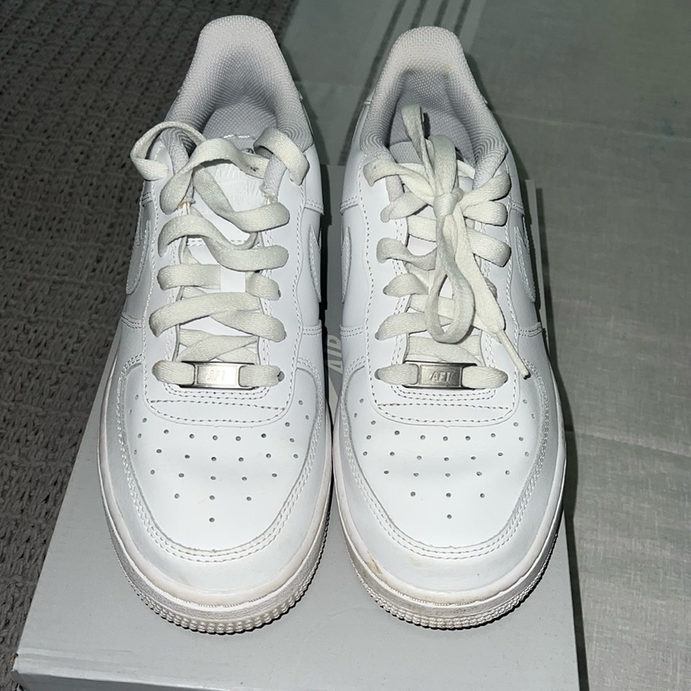 Air Force One low top size 6 youth
